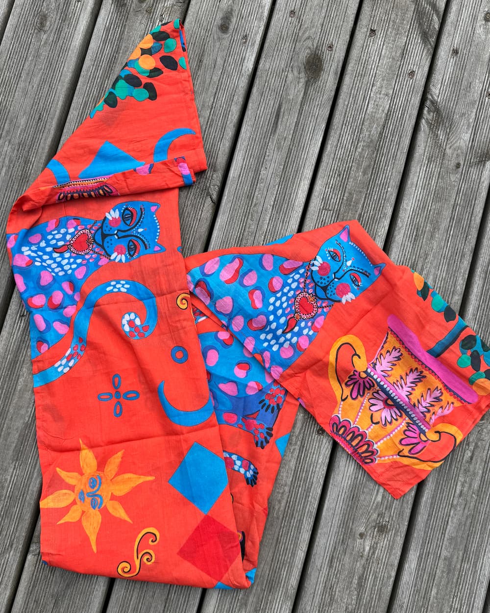 Beach Sarong in Cotton Voile "Red Cats"