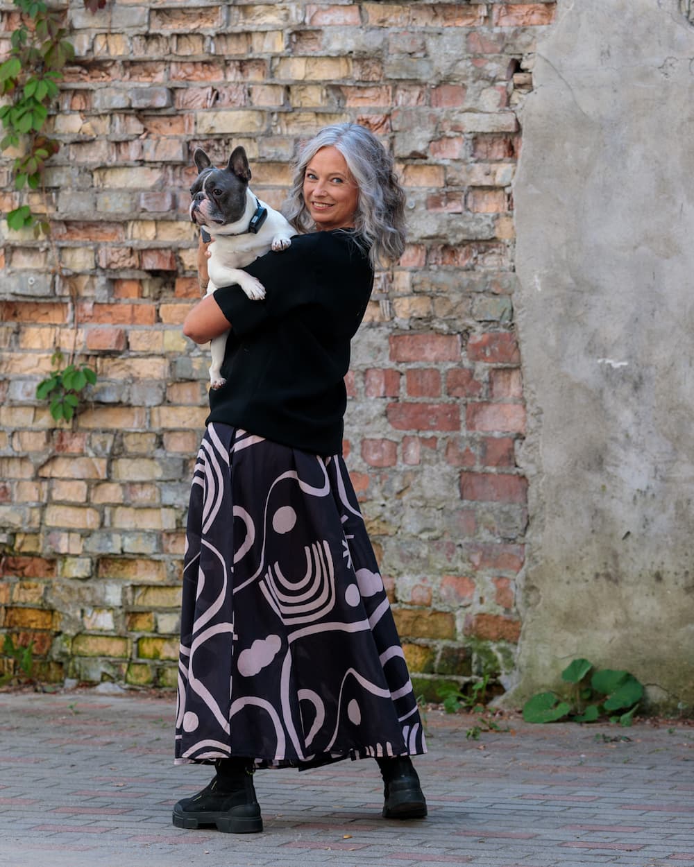 Skirt in Cotton "Black with Abstract Stripes"