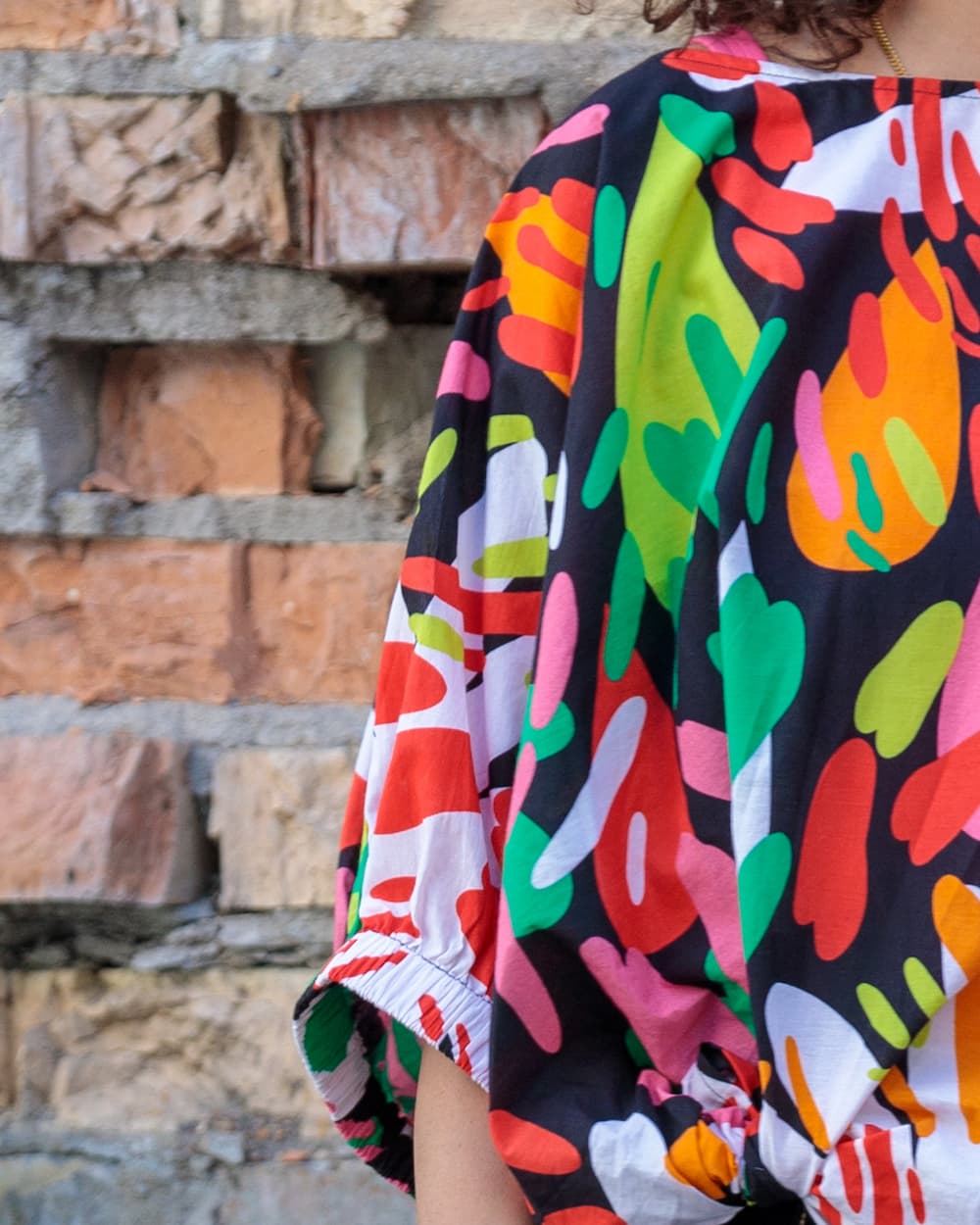 Top in Cotton "Bright on Black"