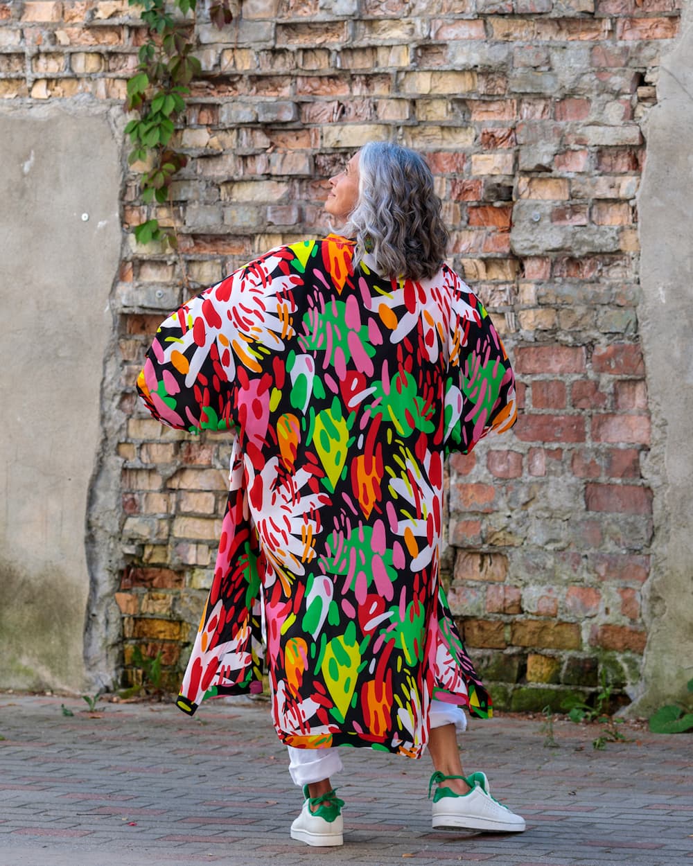 Kimono in Silk "Bright on Black"