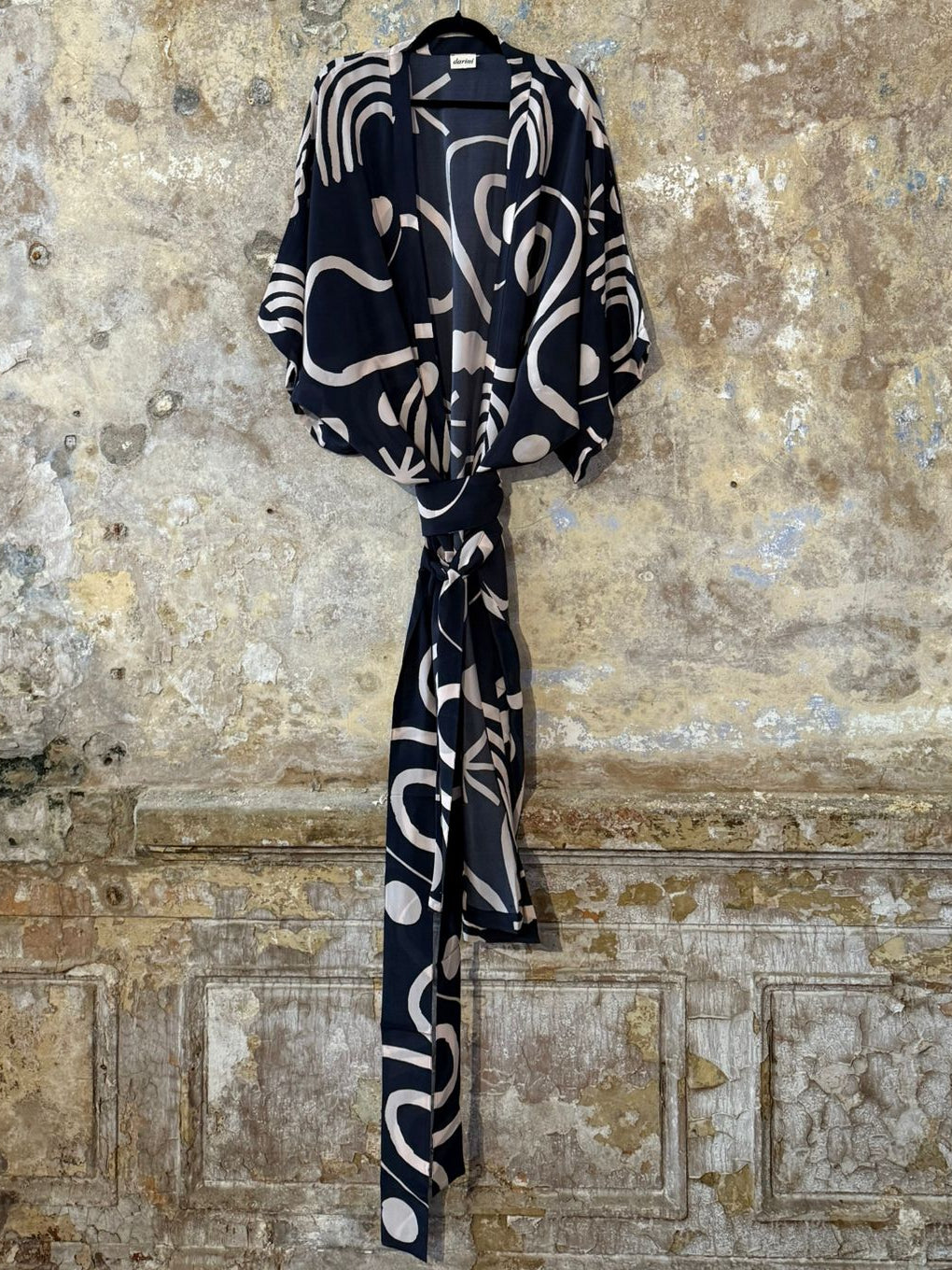 Kimono in Silk "Black with Abstract Stripes" with belt