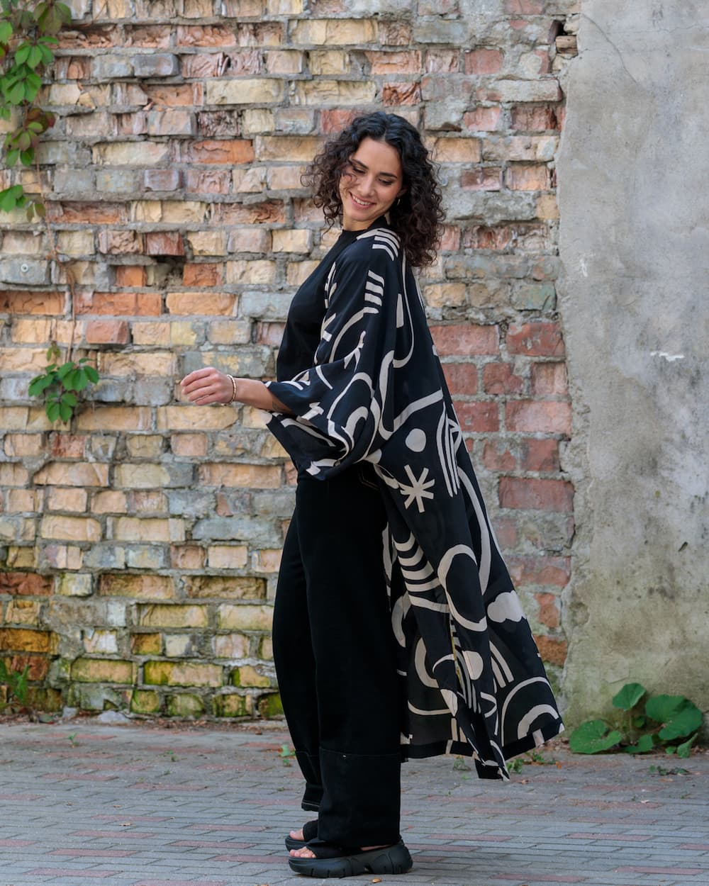 Kimono in Silk "Black with Abstract Stripes"