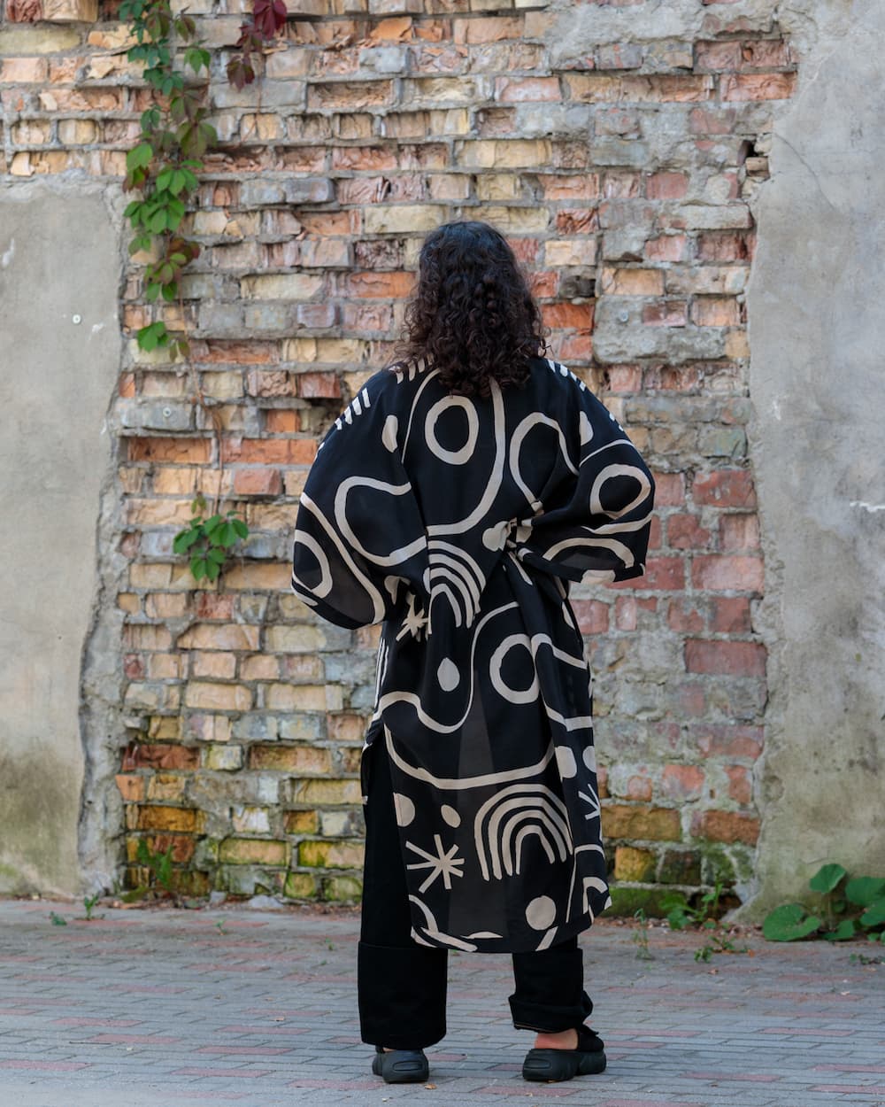 Kimono in Silk "Black with Abstract Stripes"