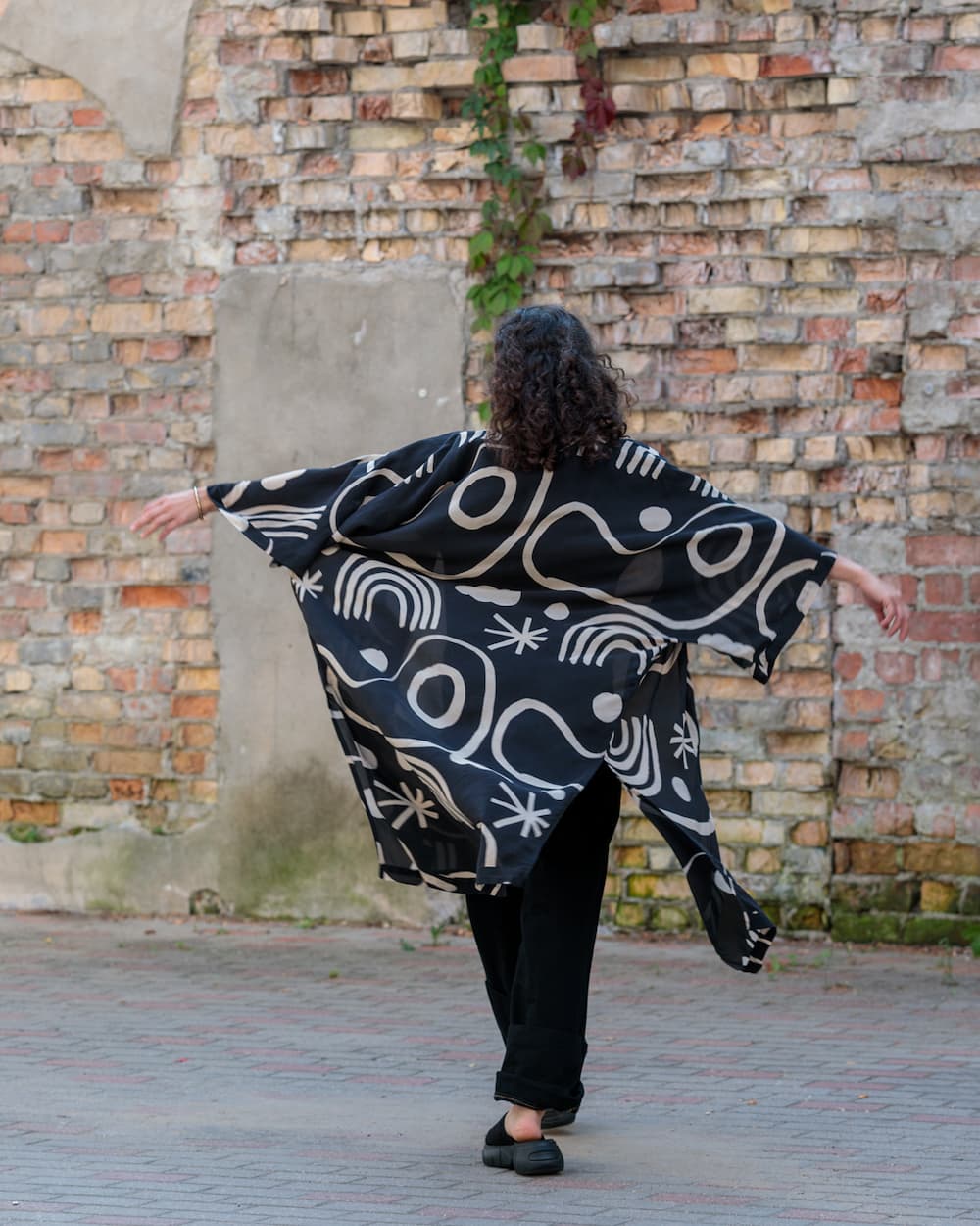 Kimono in Silk "Black with Abstract Stripes"