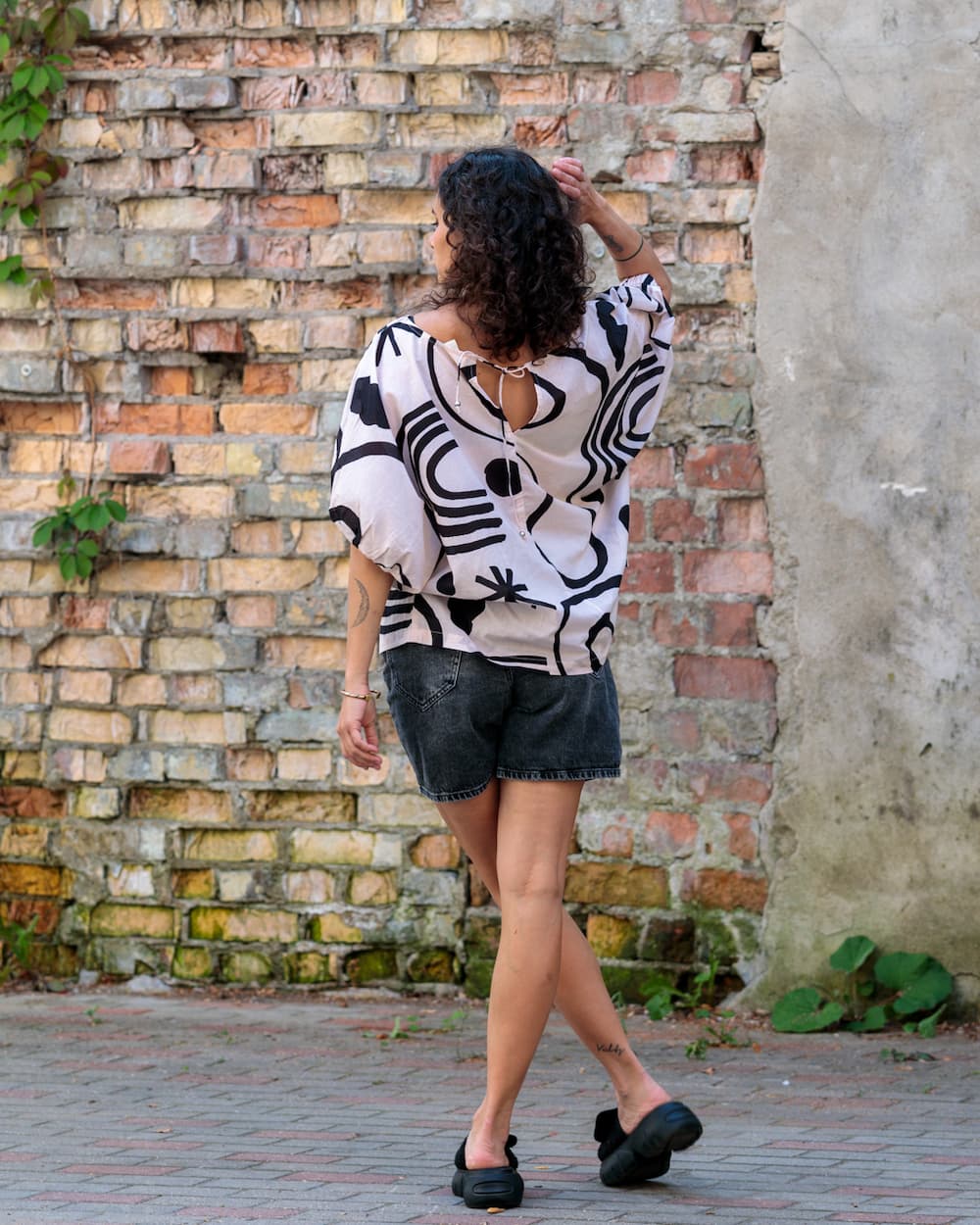 Top in Cotton "White with Abstract Stripes"
