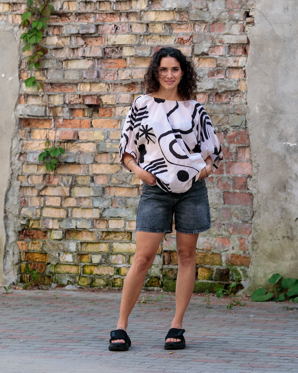 Top in Cotton "White with Abstract Stripes"