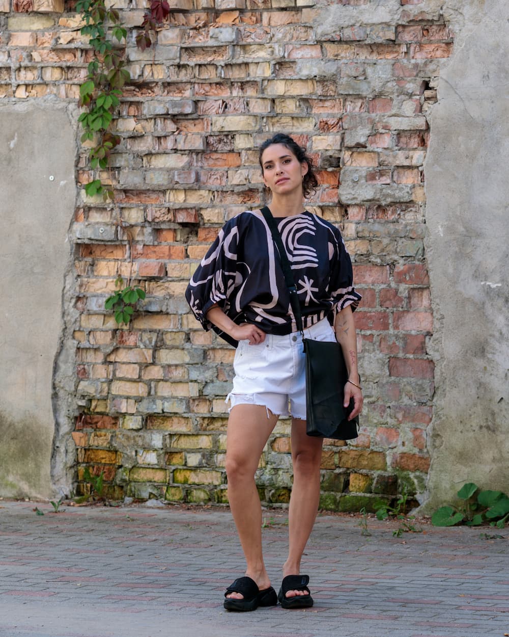 Top in Cotton "Black with Abstract Stripes"