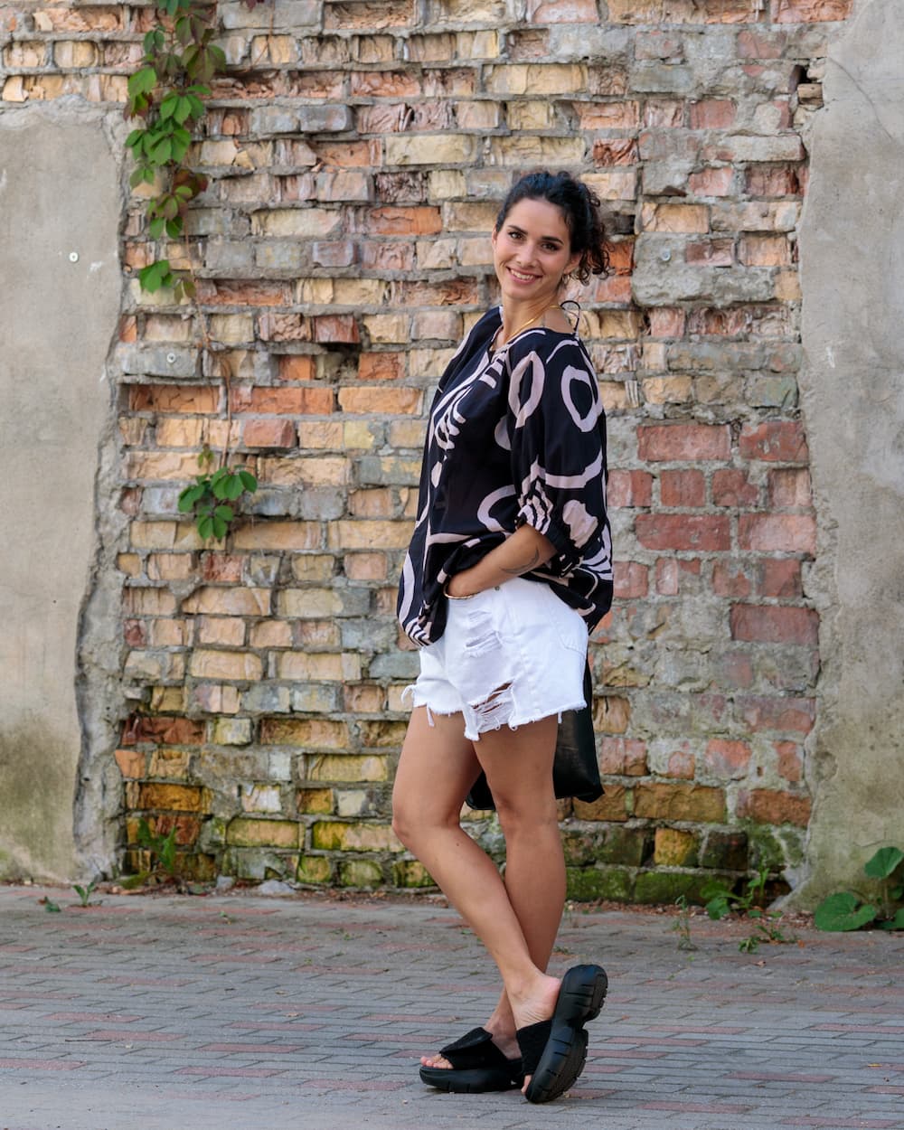 Top in Cotton "Black with Abstract Stripes"