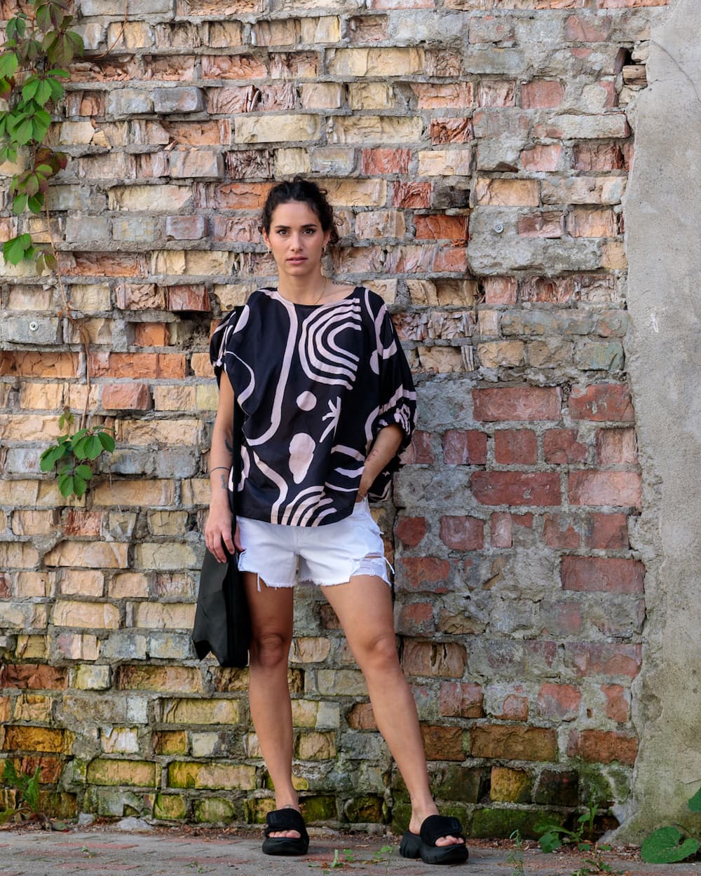 Top in Cotton "Black with Abstract Stripes"