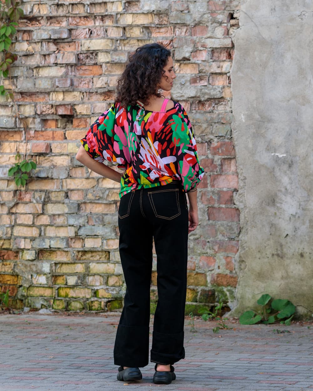 Top in Cotton "Bright on Black"
